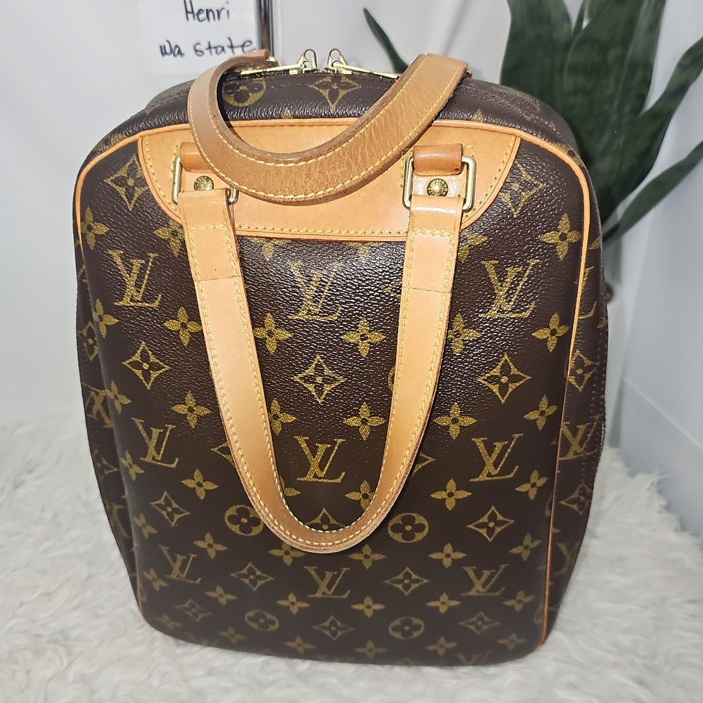 🔥😍 Beautiful Condition😍🔥 Authentic Louis Vuitton Monogram Excursion Bag - Picture 9 of 15